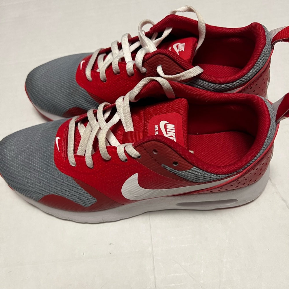 Nike Air Max Tavas Red/Gray in colorSize 6y